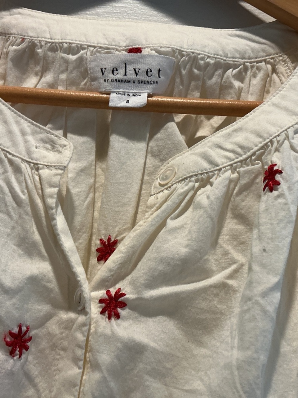 Velvet summer top with embroidery - Picture 2 of 3